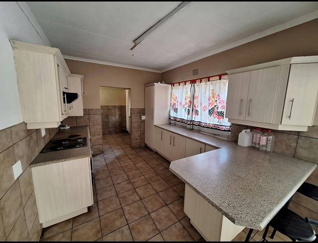 4 BEDROOM HOUSE FOR SALE IN VANDERBIJLPARK SE 6